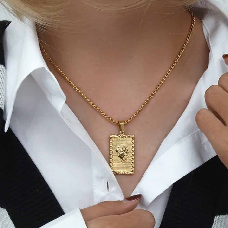 COLLAR ROSA