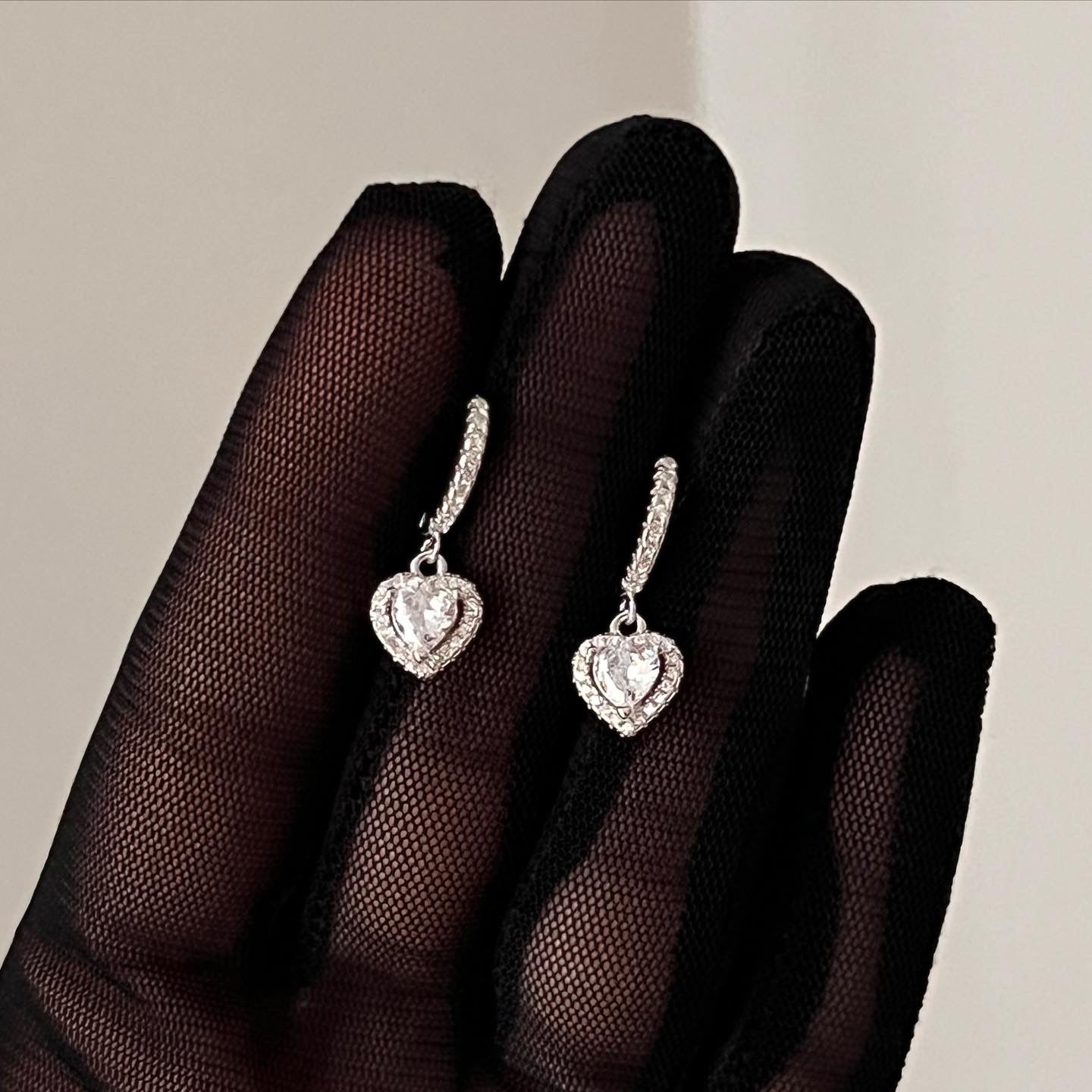 Aretes Love