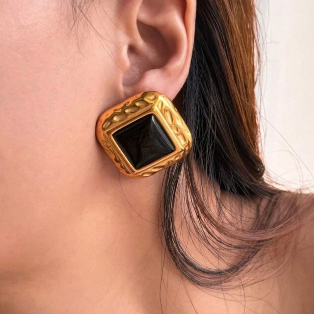 ARETES SHANIE
