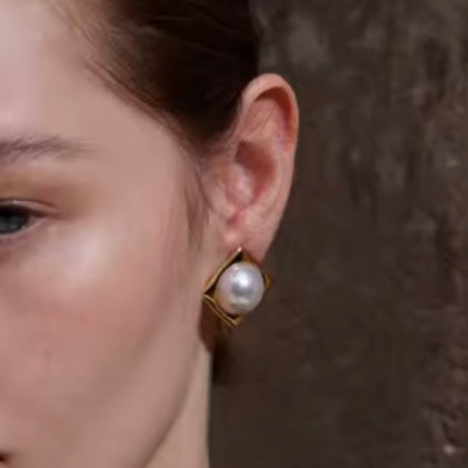 ARETES MELINDA